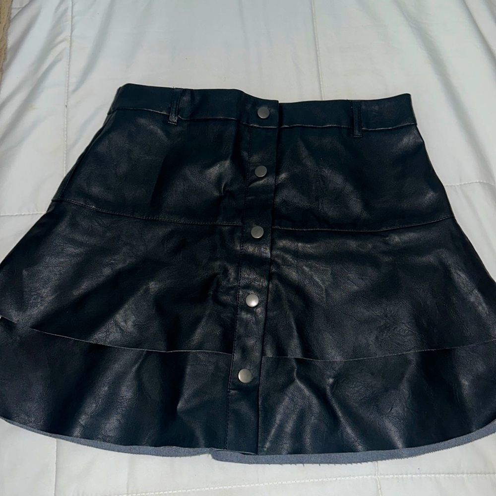 New black skirt